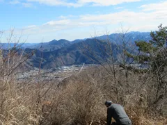 都留市方面にリニアモーターカーの線路が見えます