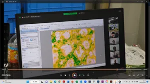 顕微鏡にカメラを付けてZoomで参加の開発メンバーに