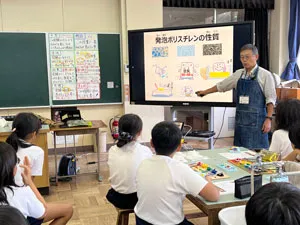 材料の発泡ポリスチレンは、会員の伝手でデュポン・スタイロ社から無償でご提供