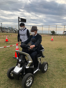 試乗する平尾会員