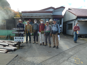 須川温泉にて、登山開始