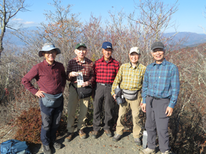 甲州高尾山東峰到着