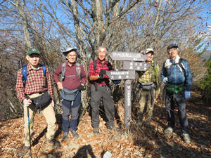 甲州高尾山東峰到着