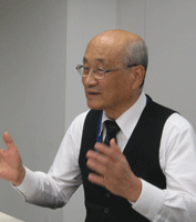 講師