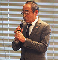 講師