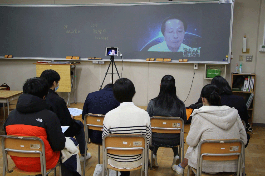 DF講師は東京、生徒は仙台で少人数による質疑応答を含めた授業風景